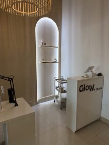 Glow studio, institut de bauté situé à alfortville. manicure, pédicure, restructuration sourcils et browlift. epilation laser définitive et soin des pieds